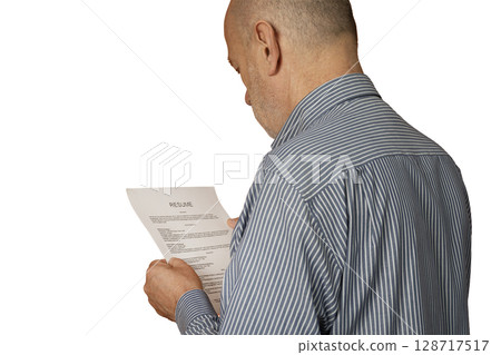 A man reading a resume 128717517