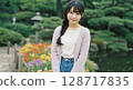 在公園散步的女人 [AI 生成圖像] 128717835