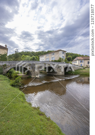 Old stone bridge crossing the river Cole in Saint Jean de Cole, France 128718077