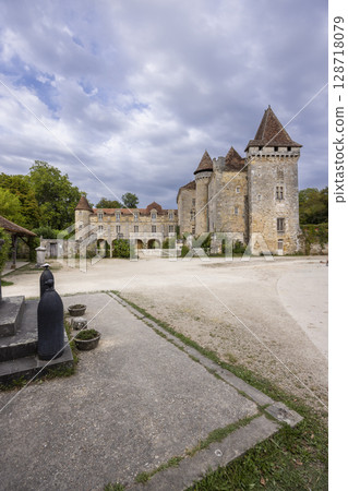 Chateau de Saint Jean de Cole dominating the French countryside in Dordogne 128718079