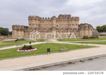 Coca Castle, a magnificent medieval fortress dominating the skyline of Coca, Spain 128718179