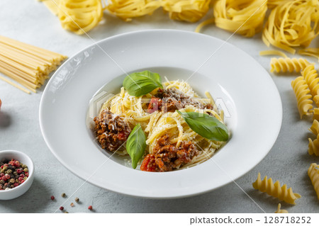 Delicious Spaghetti Bolognese with Fresh Basil Garnish 128718252