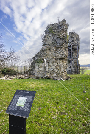 Ruins of Chateau Chalon Castle rising above green grass in Jura, France 128719066