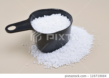 Sebacic acid is a naturally occurring dicarboxylic acid. Sebacic acid is a naturally occurring dicarboxylic acid. 128719084