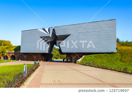 Star gate Brestskaya Krepost Zvezda in Brest Fortress Belarus. 128719697