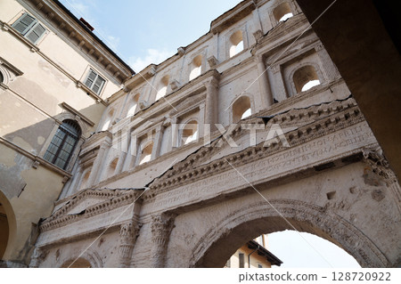 Ancient Roman arch in Verona, Italy. 128720922
