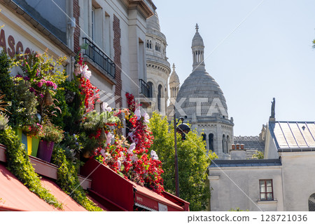 Montmartre View with Historic Real Estate and Charming Parisian Architecture 128721036