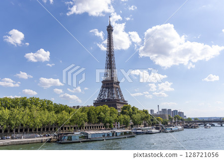 Breathtaking View of the Eiffel Tower in Paris, France 128721056