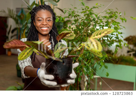 Young woman working in the flower shop and feeling good 128723863