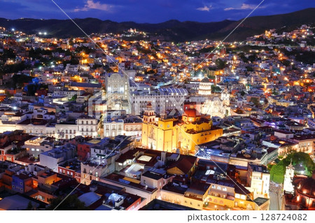 Night view of Guanajuato, the most beautiful World Heritage city in Mexico, Central America 128724082