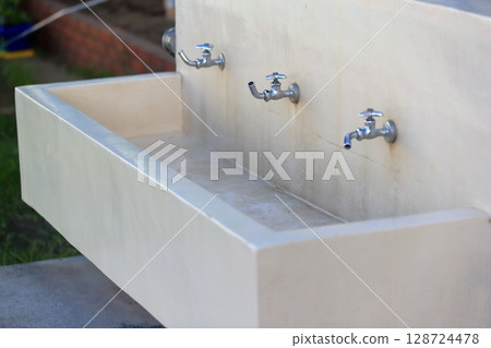 School drinking fountain image School drinking fountain image 128724478