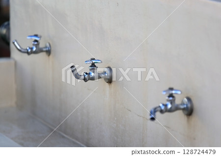 School drinking fountain image School drinking fountain image 128724479