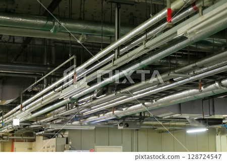 設施內天花板管道圖片 128724547