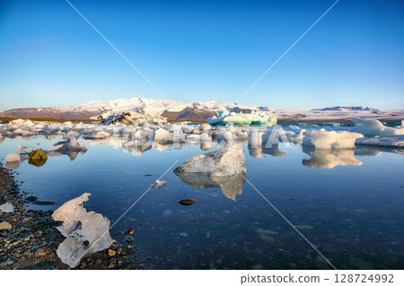 Impressive floating icebergs in Jokulsarlon glacier lagoon. 128724992