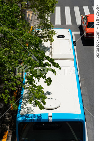 公車的白色天花板 公車的白色天花板 128725067