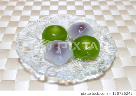 Water Manju (Kuzu Manju) 128726242