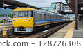 Kiha 95 號列車在垂井站等待出發 128726308