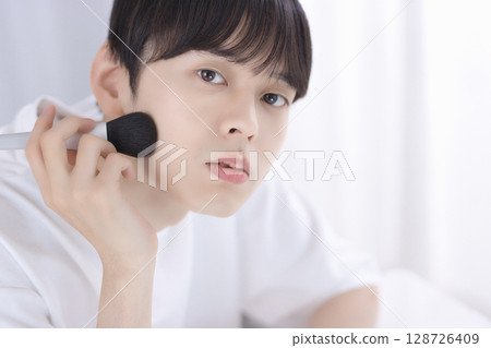Beauty for men in their 20s 128726409