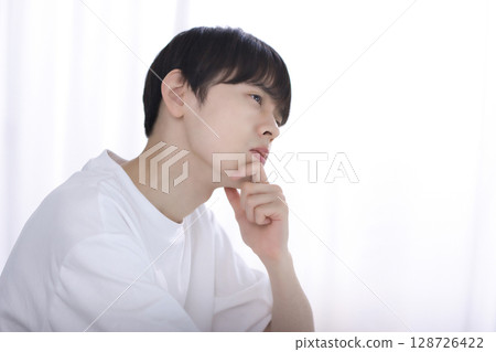 20多歲男子的帥氣形象 20多歲男子的帥氣形象 128726422