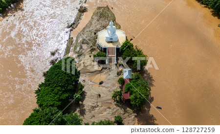 The white Buddha statue situated on the island in Mae Kok river in Chiang Rai province of Thailand. This river is the blood line for people of Chiang Rai, started from the hills on boarder of Myanmar. 128727259