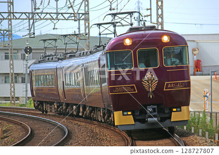 Kintetsu's tourist express train "Aoniyoshi" Kintetsu's tourist express train "Aoniyoshi" 128727807