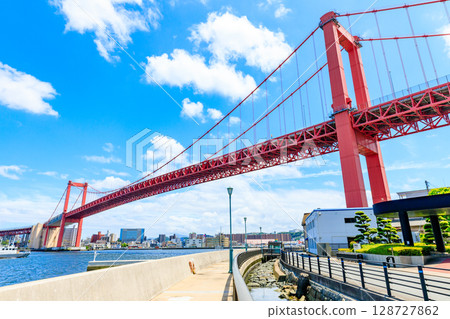 Wakato Bridge and cityscape in summer, Kitakyushu City, Fukuoka Prefecture 128727862