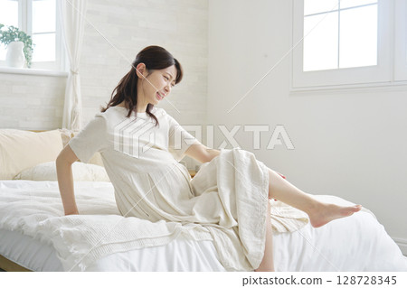 Pregnant woman with cramps at home 128728345