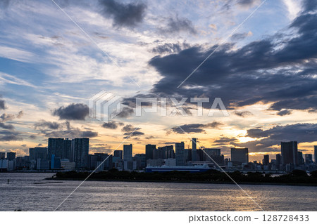 《Tokyo》Sunset in the Tokyo Bay Area 《Tokyo》Sunset in the Tokyo Bay Area 128728433