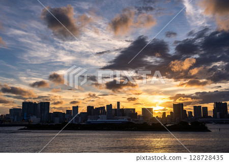 《Tokyo》Sunset in the Tokyo Bay Area 《Tokyo》Sunset in the Tokyo Bay Area 128728435