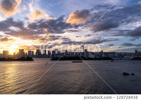 《東京》東京灣地區的日落 《東京》東京灣地區的日落 128728438