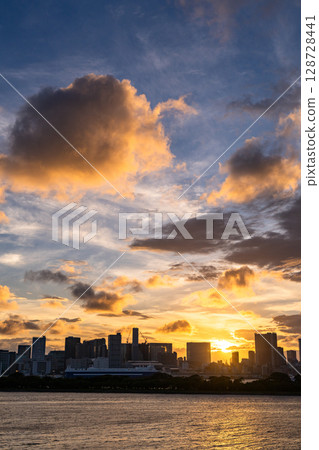 《東京》東京灣地區的日落 《東京》東京灣地區的日落 128728441