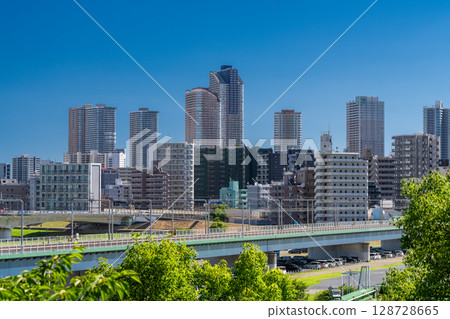 Tower apartment in Musashi-Kosugi, Kanagawa Prefecture 128728665