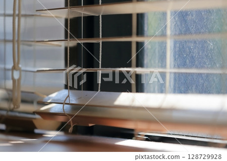 Blind Image 128729928