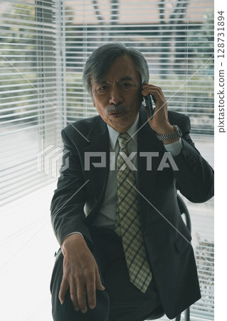 商務 電話 男人 128731894