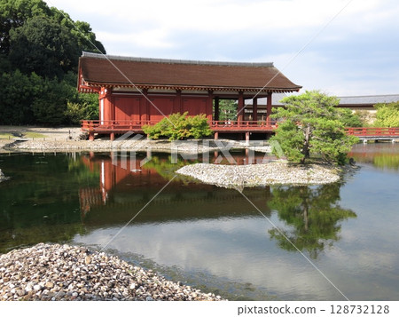 奈良市平城宮遺址東庭園(中心建築、池塘、島嶼、彎曲的溪流、平橋) 奈良市平城宮遺址東庭園(中心建築、池塘、島嶼、彎曲的溪流、平橋) 128732128