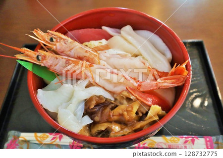 沖繩海鮮蓋飯 沖繩海鮮蓋飯 128732775