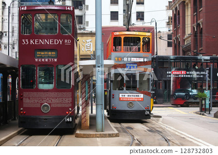 Foot of the common people of Hong Kong "Tram" (tram) Foot of the common people of Hong Kong who have been running since the British colonial times Foot of the common people of Hong Kong "Tram" (tram) Foot of the common people of Hong Kong who have been running since the British colonial times 128732803