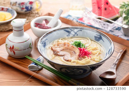 沖繩蕎麥麵和夏季美食 | 火熱的日本美食圖片 128733590