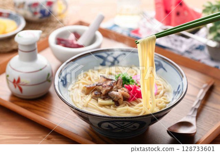 Okinawa soba and summer meals | A sizzling Japanese food image 128733601