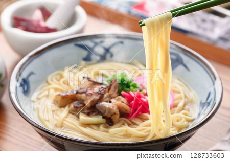 沖繩蕎麥麵和夏季美食 | 火熱的日本美食圖片 128733603