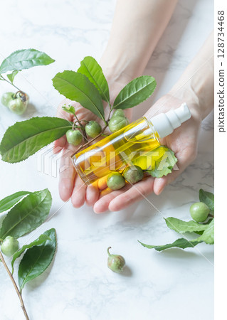 茶籽油 茶籽油 茶保養品圖片照片 128734468