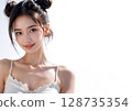 一個女人在陽光下 128735354