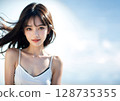 一個女人在陽光下 128735355