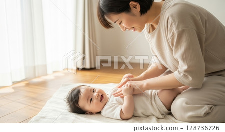 Baby massage for mothers and babies during nursing Baby massage for mothers and babies during nursing 128736726