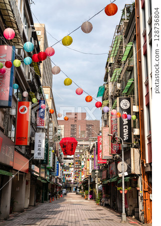 Yuanling Street with lantern decorations in Taipei, Taiwan 128736804