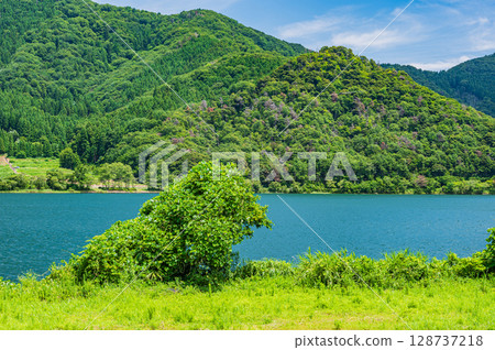 滋賀郡長濱市西亞西町菅浦湖深處的琵琶湖風景 128737218