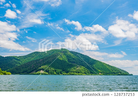 琵琶湖深處的風景。滋賀縣長濱市西夏齋町大浦。 128737253