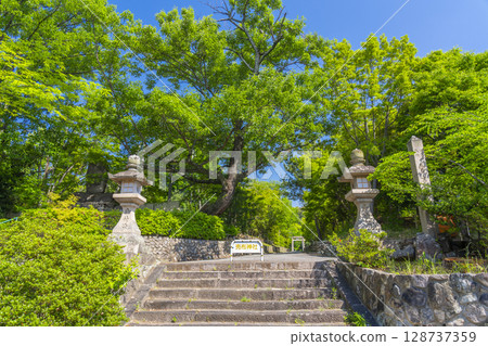 夏季的兵庫，庵府神社，石燈籠 128737359