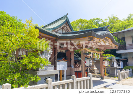 Hattori Sumiyoshi Shrine in Osaka in summer 128737380