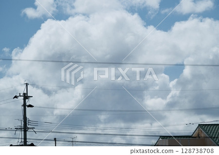電線桿上的雲 128738708